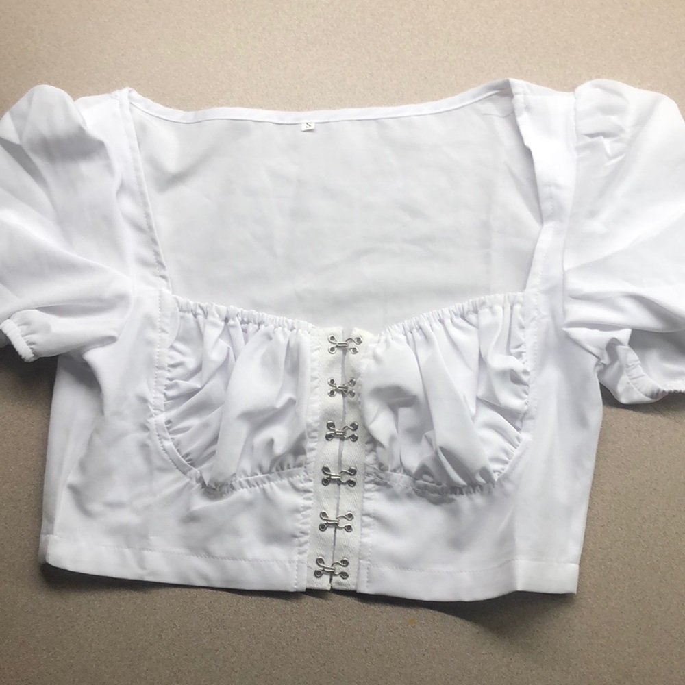Bust white top